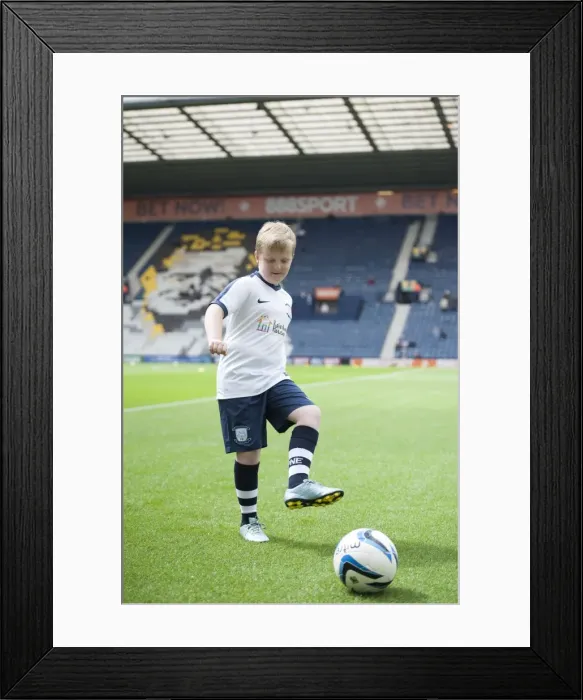 Framed Print : Preston North End vs Fulham: Mascots Day Out (August 13, 2016 / 17) Framed Print : Preston North End vs Fulham: Mascots Day Out (August 13, 2016 / 17)