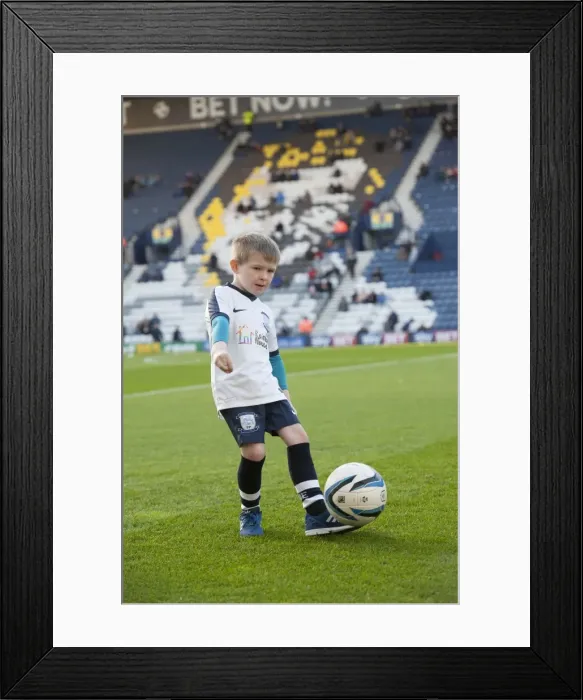 Framed Print : Preston North End vs Leeds United: SkyBet Championship Clash at Deepdale (December 26, 2016) Framed Print : Preston North End vs Leeds United: SkyBet Championship Clash at Deepdale (December 26, 2016)