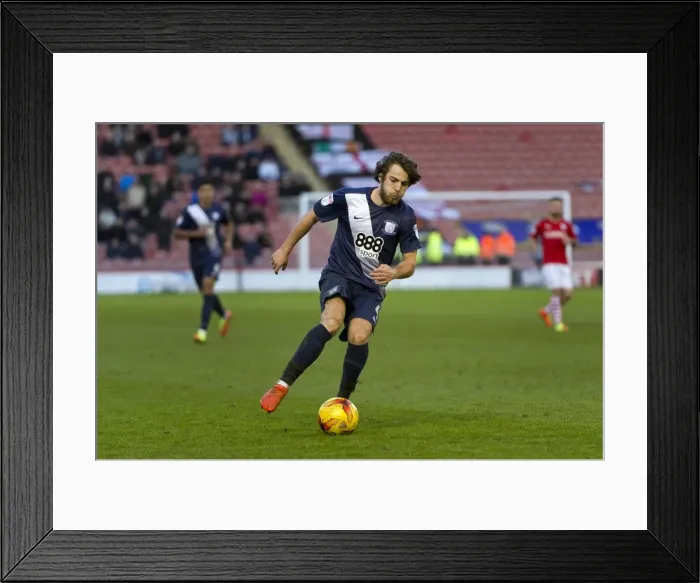 Framed Print : Fight for Victory: Preston North End vs Barnsley, 4th February 2017 - 2016 / 17 Season Framed Print : Fight for Victory: Preston North End vs Barnsley, 4th February 2017 - 2016 / 17 Season