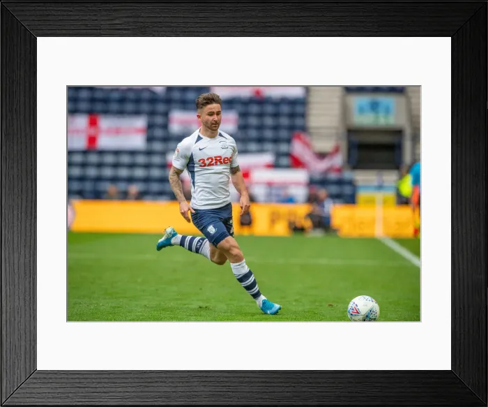 Framed Print : Preston North End's Sean Maguire in Action Against Barnsley (October 5, 2019) Framed Print : Preston North End's Sean Maguire in Action Against Barnsley (October 5, 2019)