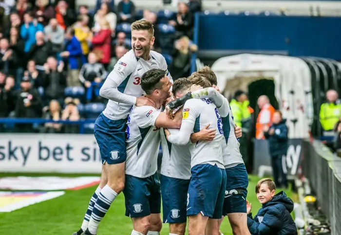 Framed Print : Ben Pearson is joined by teammates Alan Browne