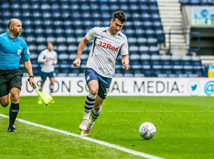 Framed Print : David Nugent Running Up The Wing At Deepdale Framed Print : David Nugent Running Up The Wing At Deepdale