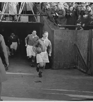 Sir Tom Finney Prints: Sir Tom Finney: Preston North End's Legendary Football Star
