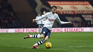 2018/19 Season Prints: Tom Barkhuizen On The Ball At Deepdale
